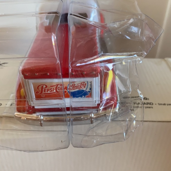 Vintage Golden wheels die cast Pepsi 1:24 Ford 1940 reproduction delivery truck - Picture 4 of 11
